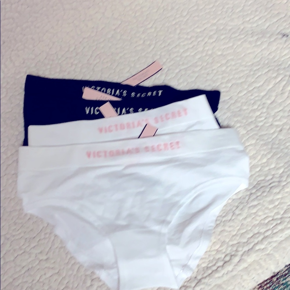Victoria’s Secret - 4 pairs of panties.